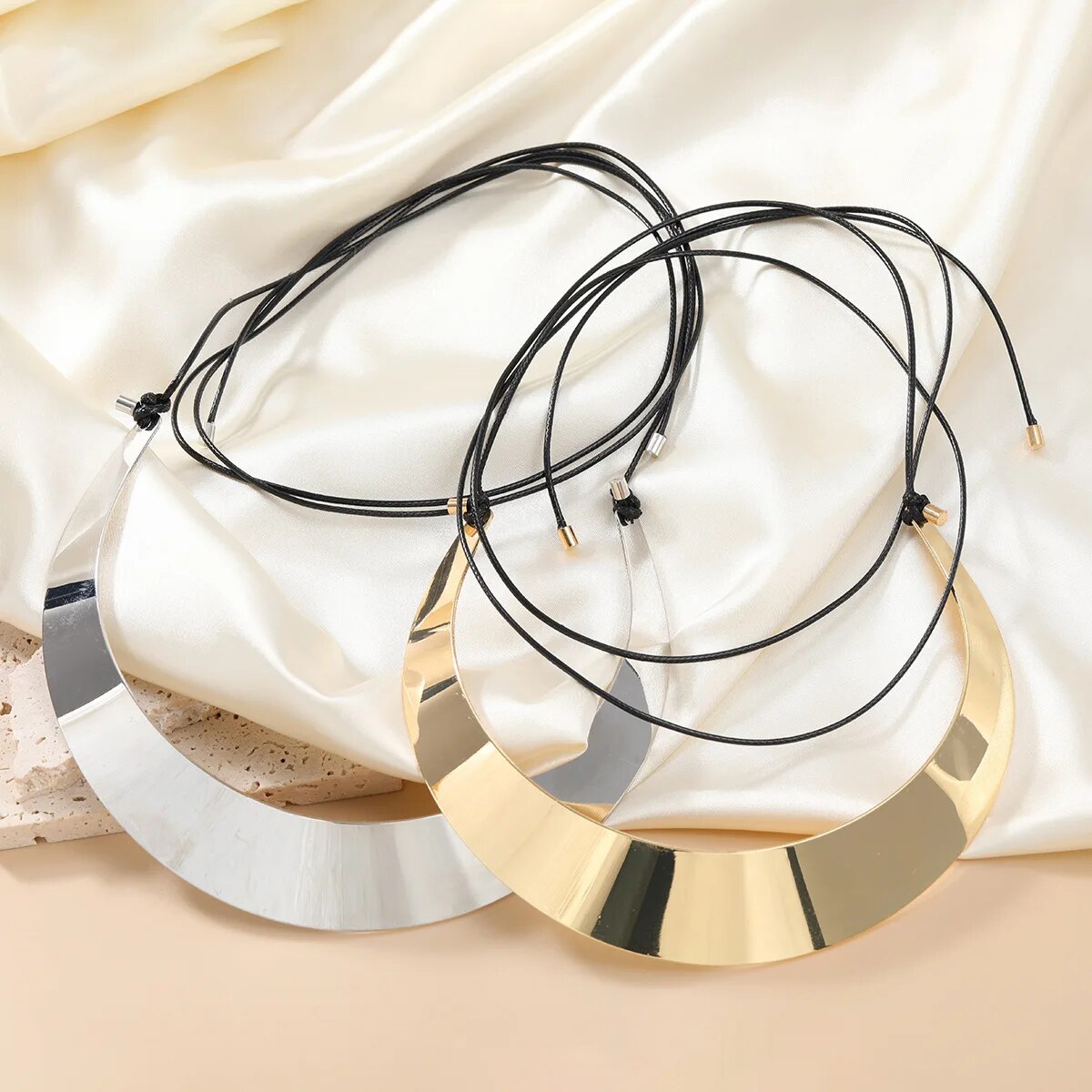 Edvin Arc & Circle Metal Pendant Choker Necklaces