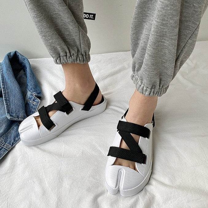 Kanna Split Toe Minimalist Sling Back Sandals